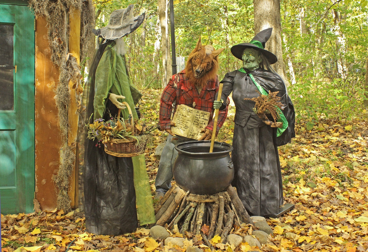 Halloween Witches - Cirtos Hanson -MDPC